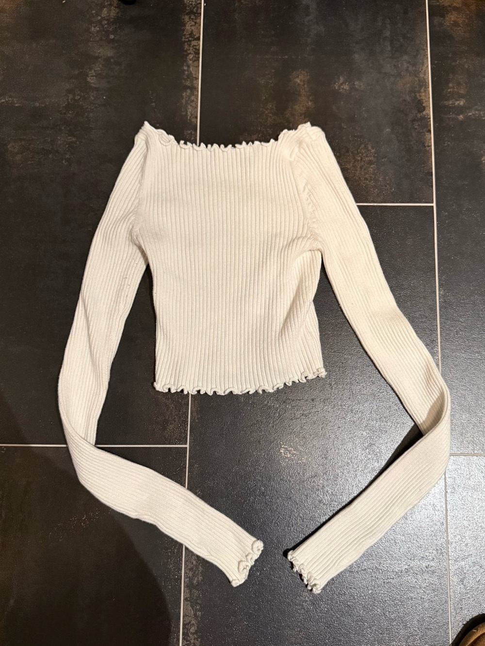 White American Eagle Ribbed Off-Shoulder Lettuce Edge Crop Top